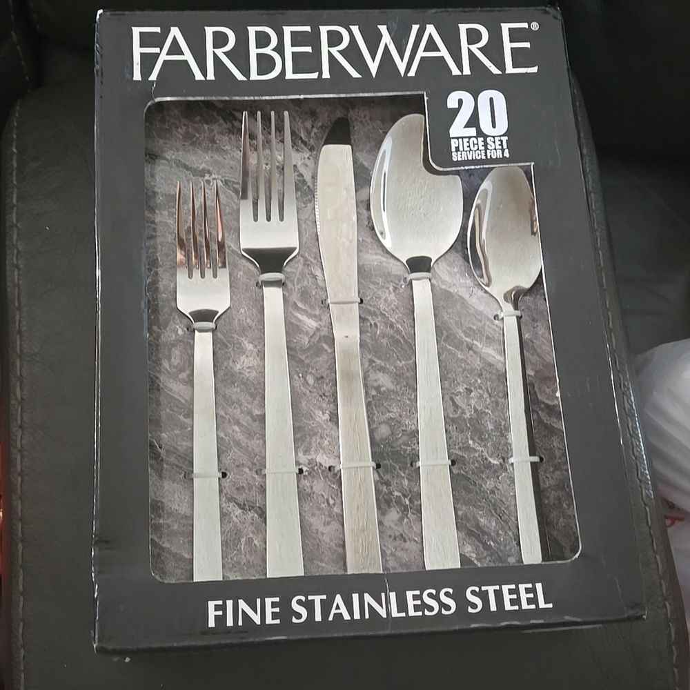 20 Piece Set Service for 4 silverware Farberware Venetian New In Box